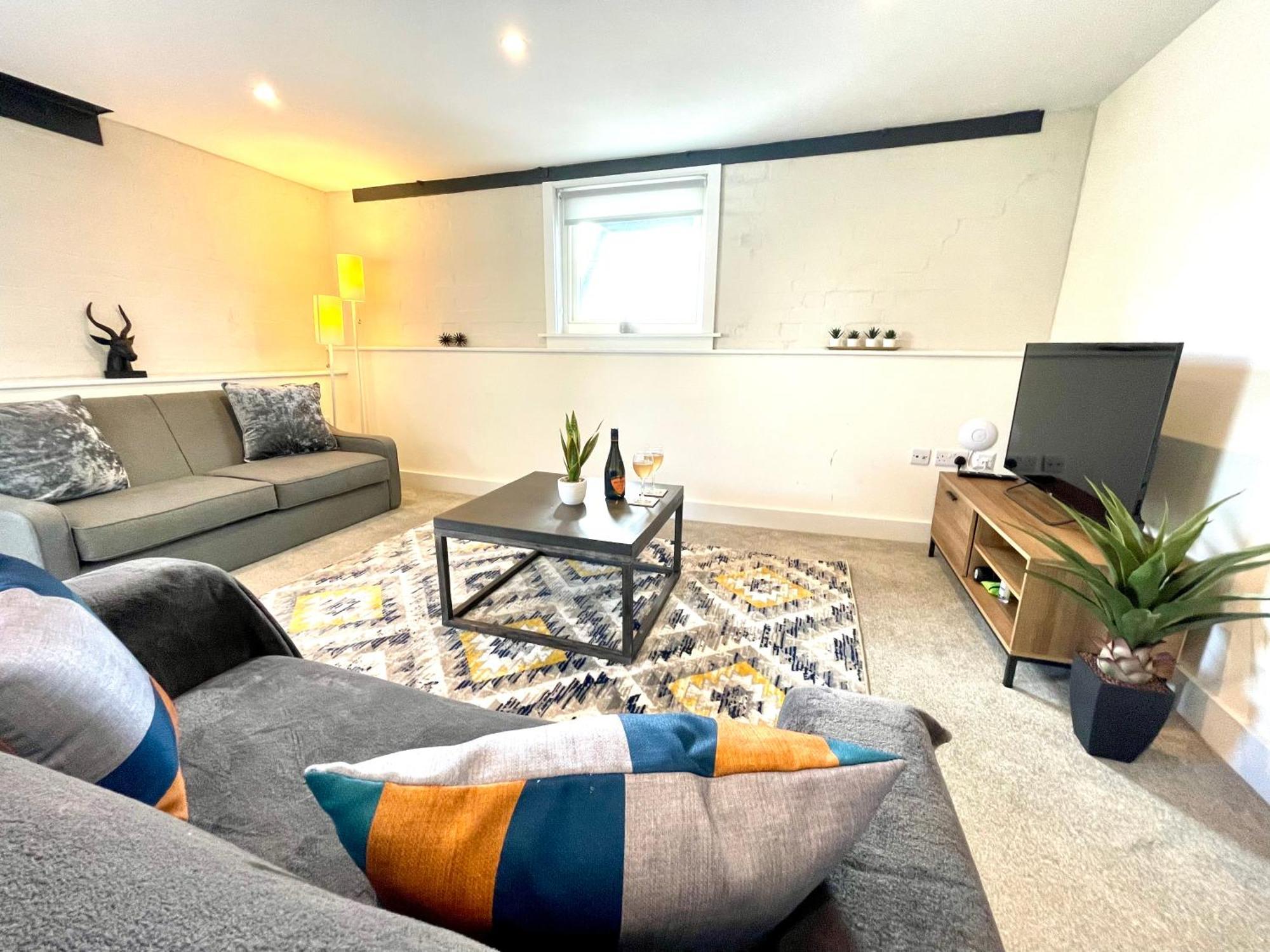 New Executive Apartment Perfect For Contractors & Pilots Bishop's Stortford Exteriör bild